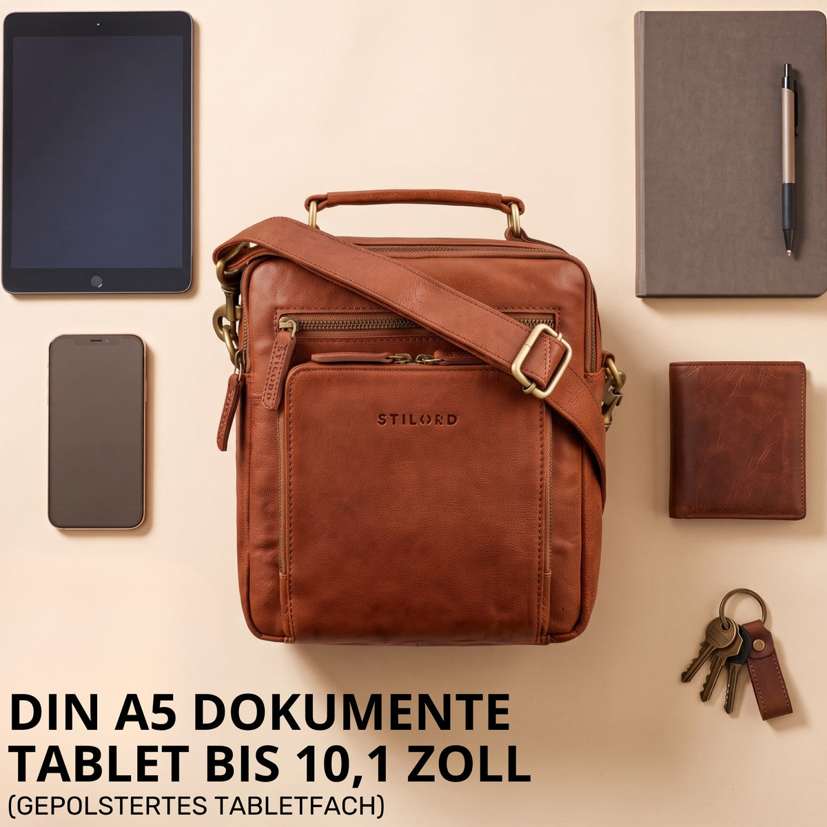 Kleine Umhängetasche aus Leder maraska-braun, Frontansicht mit Henkel, Tablet und A5 als Größenvergleich, STILORD-Prägung