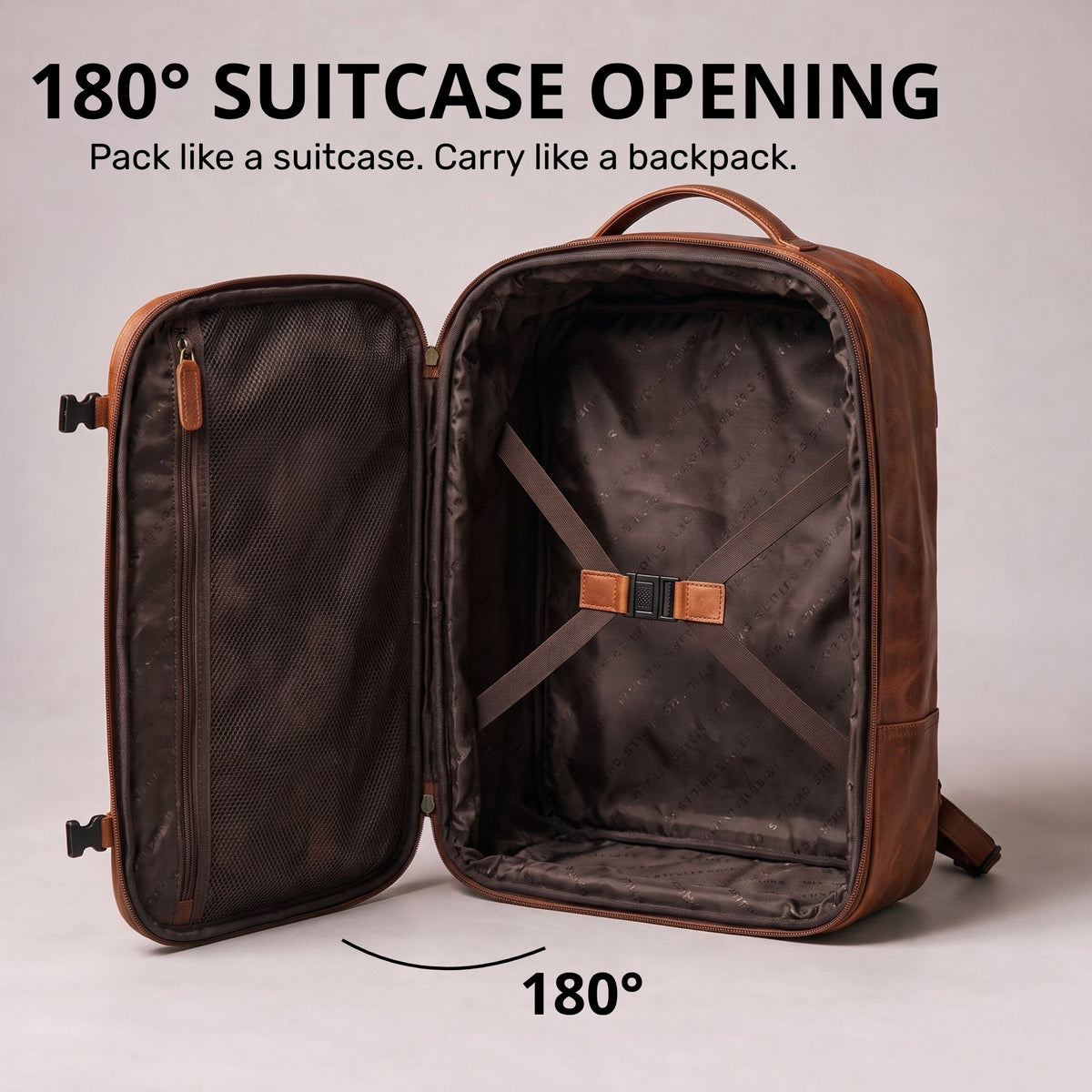 offener cognacfarbener Lederrucksack mit 180° kofferähnlicher Öffnung, Innenraum mit Kreuzspanngurt, Frontansicht