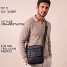 Flache Umhängetasche aus schwarzem Leder, am Mann getragen, sichtbare Fronttaschen mit Reißverschlüssen, geeignet für 8-Zoll-Tablet