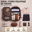 Offener cognacfarbener Leder-Rucksack 30L, Draufsicht mit Kleidung, Schuhen, Kulturbeutel und Accessoires