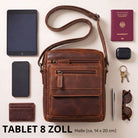 Kleine flache Umhängetasche aus braunem Rindsleder (salerno), Ansicht von oben mit 8-Zoll-Tablet und Accessoires